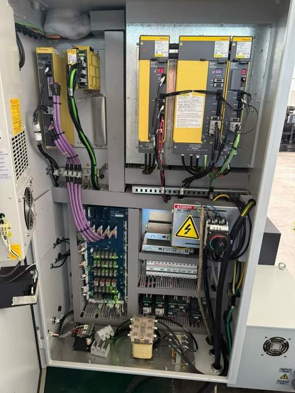 台湾程泰GLS200数控车床10寸选配卡盘12工位重型伺服刀.