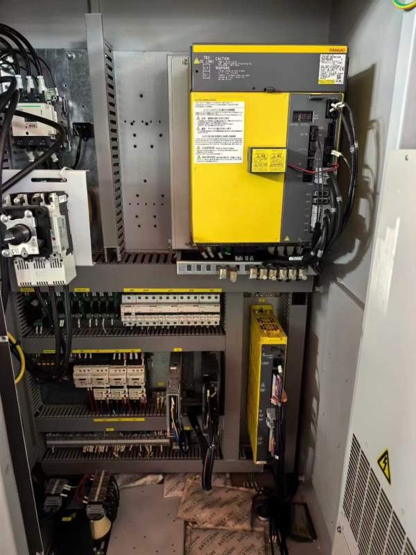 同款三台哈挺GS200 PLus数控车床8寸卡盘，12工位刀塔.