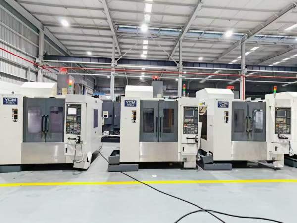 到货一批台湾机王永进FV85A加工中心，上市公司设备，.