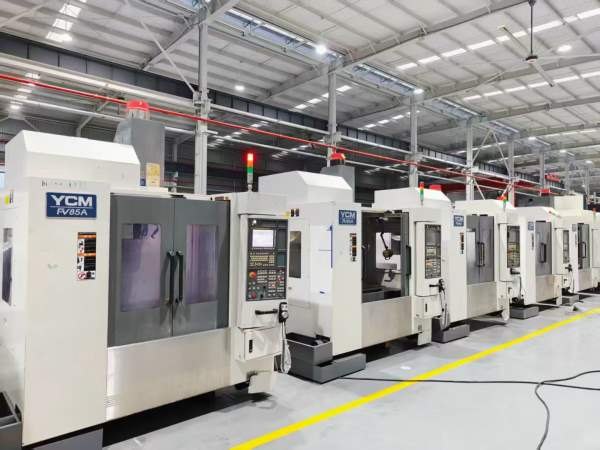 到货一批台湾机王永进FV85A加工中心，上市公司设备，.