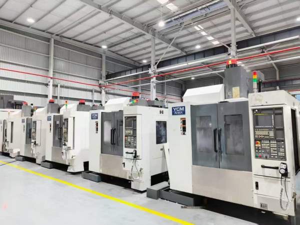 到货一批台湾机王永进FV85A加工中心，上市公司设备，.