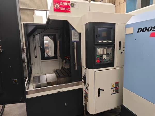 杨森雕铣机，洛阳仓库。