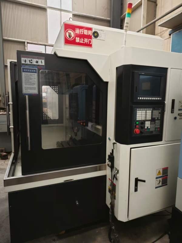 出售两台精品扬森600雕铣，24000转主轴，机器95新，诺.