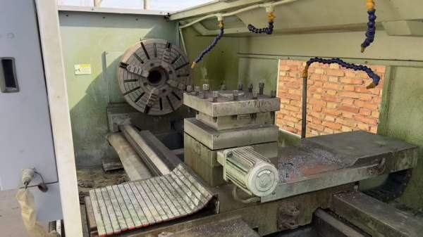 准新6180数控车一批到货，加工长度有 2台5米，2台10米.