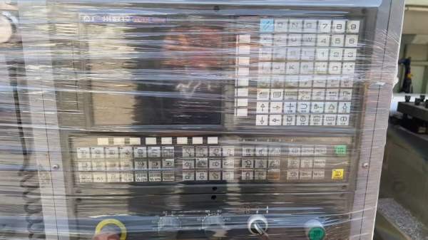 准新6180数控车一批到货，加工长度有 2台5米，2台10米.