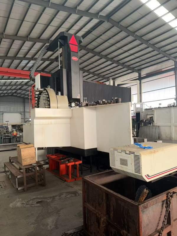 新定乔峰4028龙门，工作台2米4米，门宽2.8米，门高1.4.