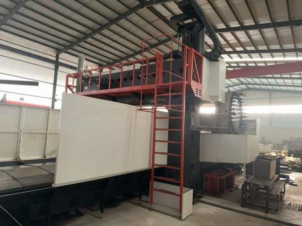 新定乔峰4028龙门，工作台2米4米，门宽2.8米，门高1.4.