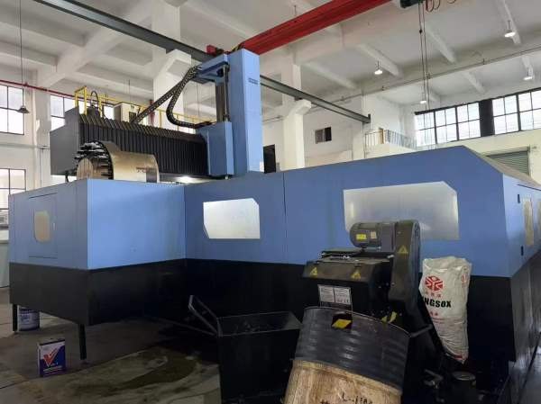 斯可源4028龙门加工中心工作台2.5 X 4米门宽2.8米，二.