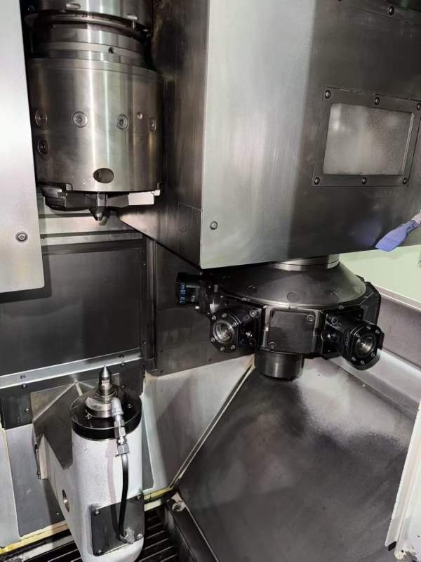 德国EMAGVT100数控倒立车卡盘直径:160mm回转直径：210.