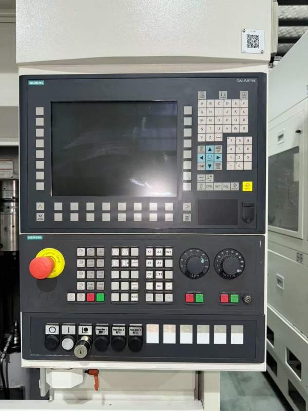 德国EMAGVT100数控倒立车卡盘直径:160mm回转直径：210.