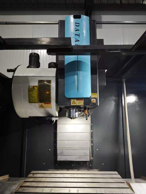 出售杭州大天855加工中心两台、发那克m f Plus系统，4.