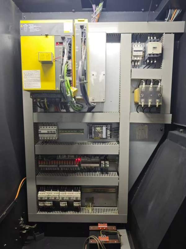 出售杭州大天855加工中心两台、发那克m f Plus系统，4.