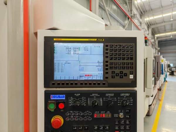 新到两台2021年江苏厚道850加工中心，发那科OI-MFPlus.