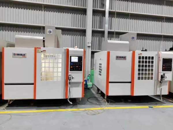 新到两台2021年江苏厚道850加工中心，发那科OI-MFPlus.