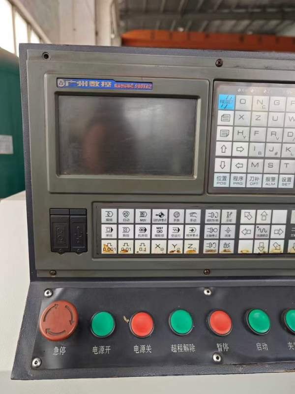 精品沈阳CAK630数控车床，线轨，6寸卡盘，排刀，广数.