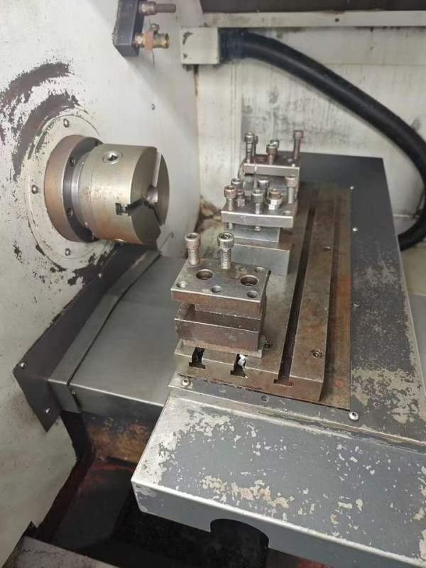 精品沈阳CAK630数控车床，线轨，6寸卡盘，排刀，广数.