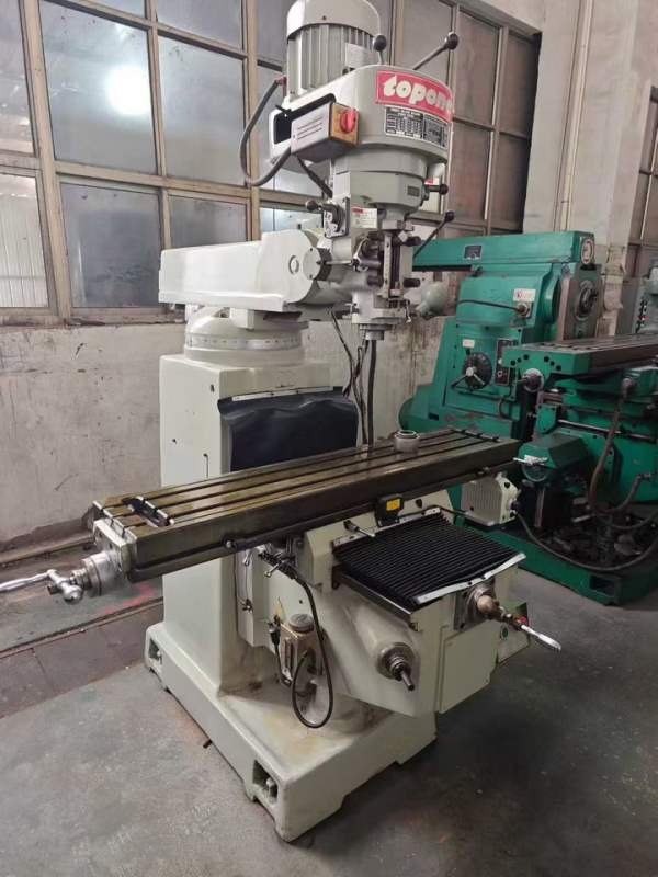 新到两台2024年精品4号炮塔铣两台，嘎嘎新