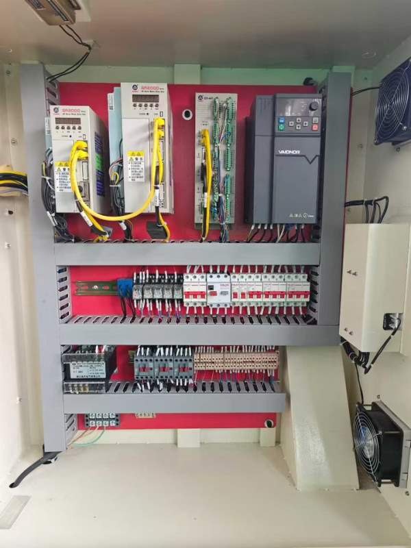 2025年5月准新机云南一机50数控车床，广数系统，几乎.