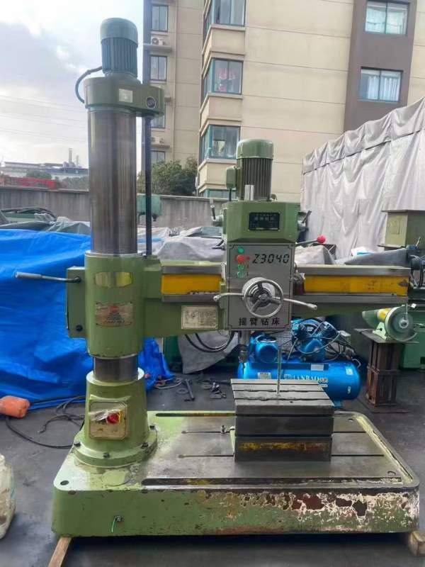 意想不到的价格出售40摇臂钻，超便宜