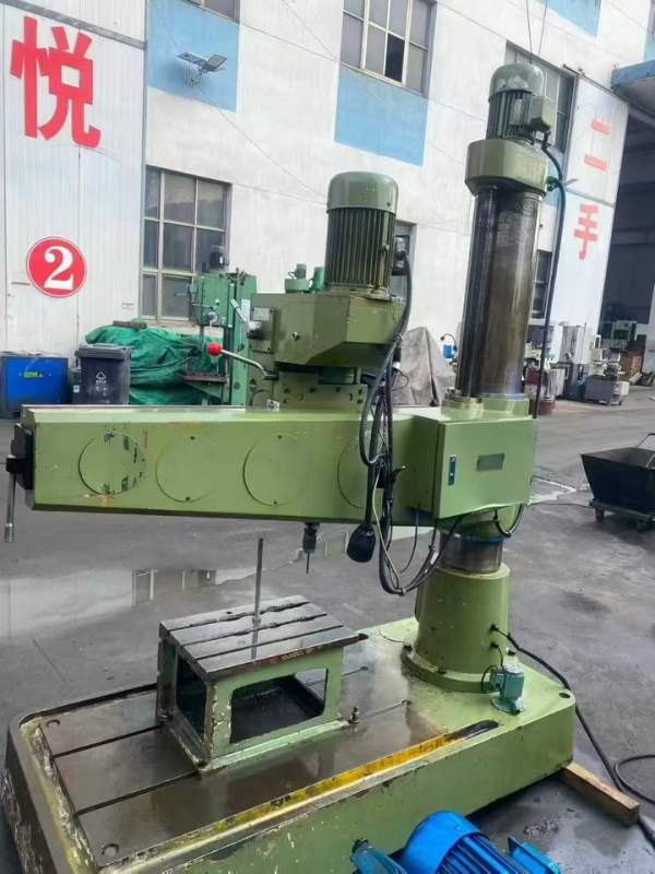 意想不到的价格出售40摇臂钻，超便宜