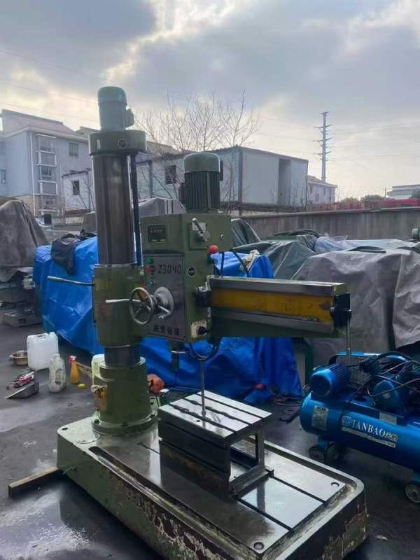 意想不到的价格出售40摇臂钻，超便宜