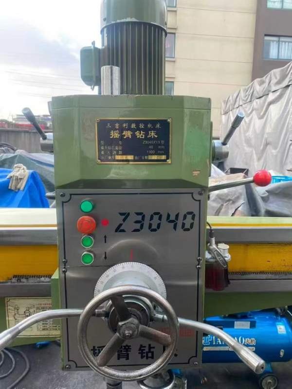 意想不到的价格出售40摇臂钻，超便宜