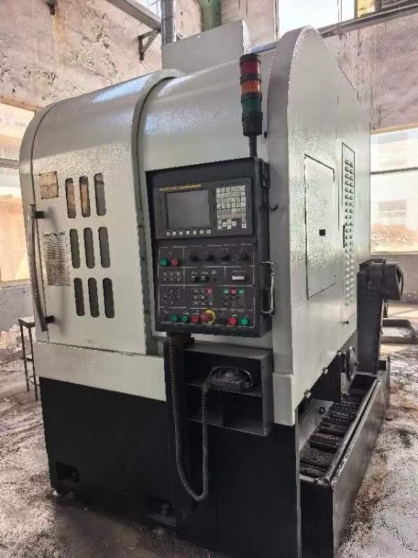 油欣VL-450R数控立式车床，同款10台。加工高度为450mm.