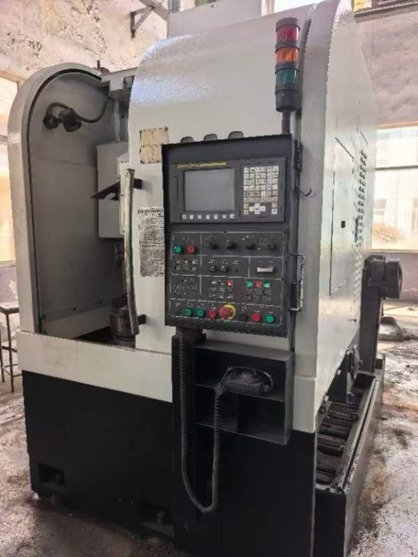 油欣VL-450R数控立式车床，同款10台。加工高度为450mm.