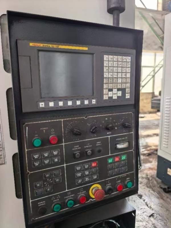 油欣VL-450R数控立式车床，同款10台。加工高度为450mm.