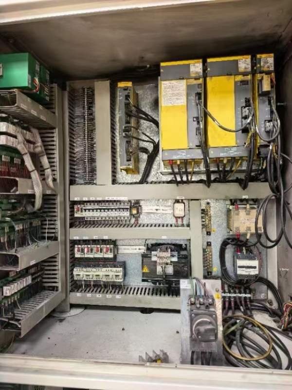 油欣VL-450R数控立式车床，同款10台。加工高度为450mm.