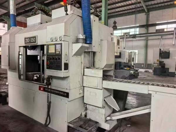 金沙ZDC-350数控倒立车双主轴12寸双主轴，双刀塔，双.