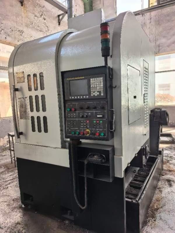 油欣VL-450R数控立式车床，加工高度为450mm，回转直径.