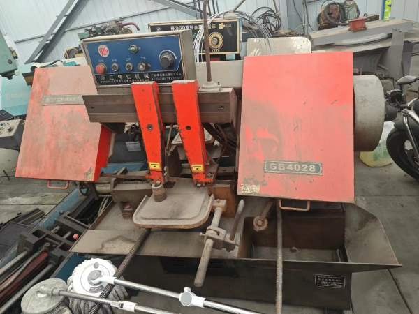 四台锯床低价出售，洛阳仓库。