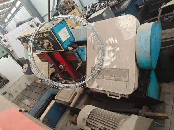 四台锯床低价出售，洛阳仓库。