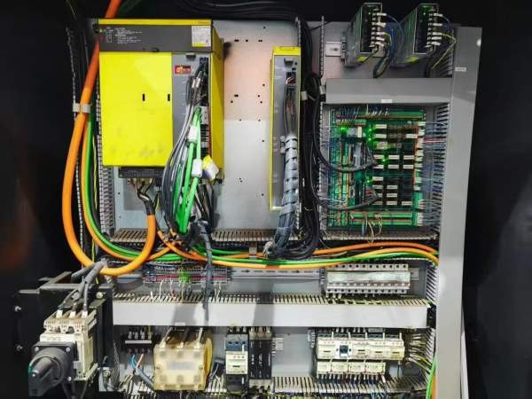 2018年6月年台群T-V856加工中心，发那科OI-MF系统，BT.