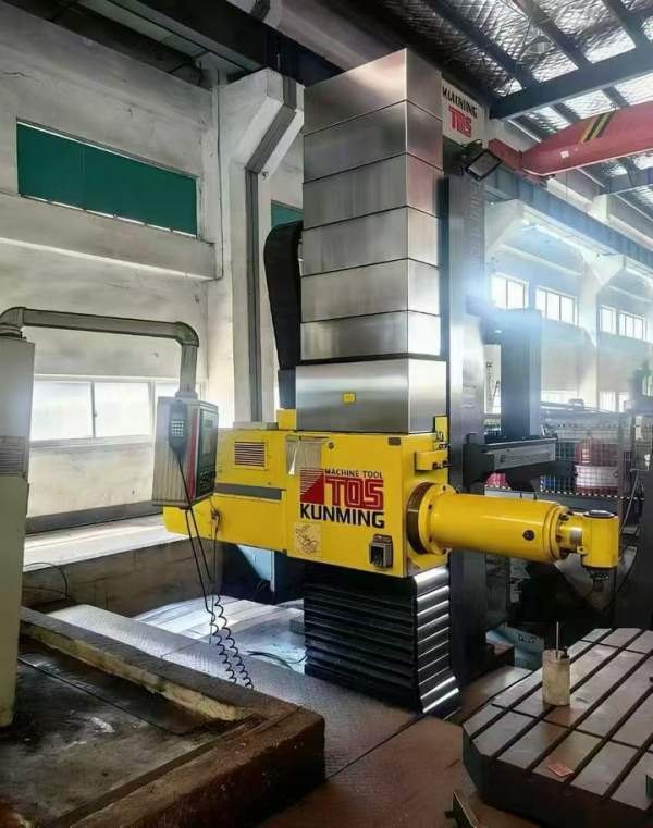 出售昆明道斯WHN130Q刨台式铣镗加工中心，40把刀库，.