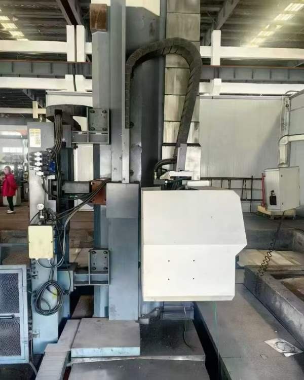 出售昆明道斯WHN130Q刨台式铣镗加工中心，40把刀库，.