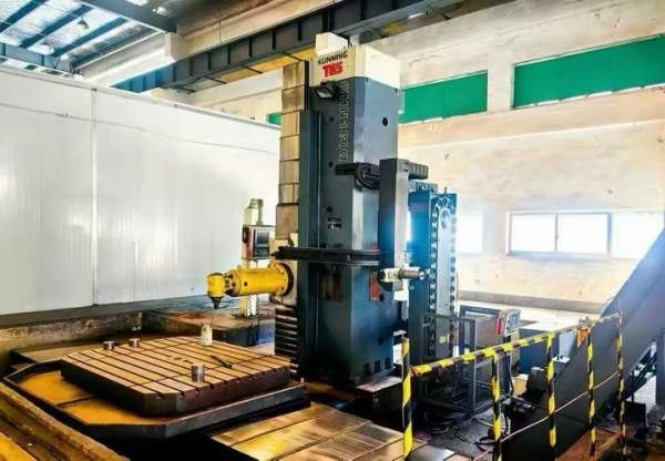 出售昆明道斯WHN130Q刨台式铣镗加工中心，40把刀库，.