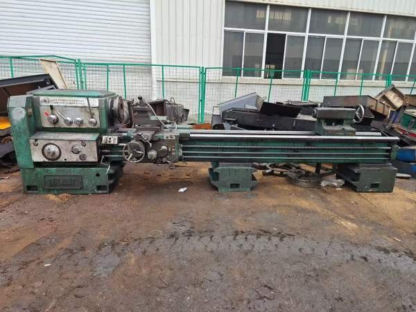 低价处理镇江齐航61633米车床，带500四爪卡盘，中心架.