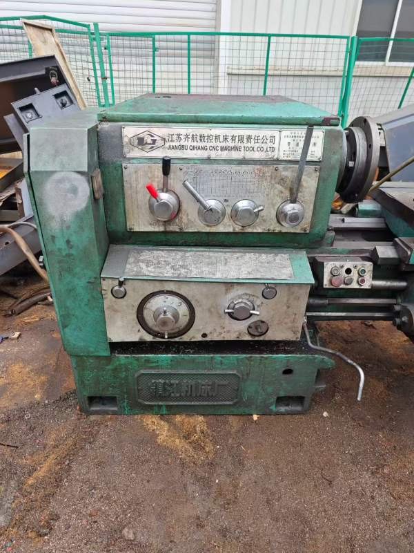 低价处理镇江齐航61633米车床，带500四爪卡盘，中心架.