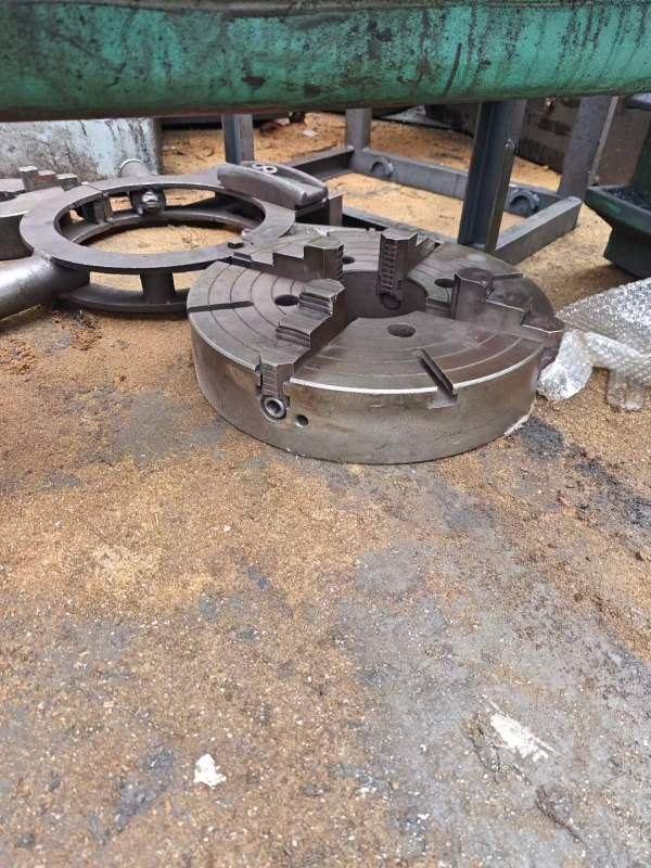 低价处理镇江齐航61633米车床，带500四爪卡盘，中心架.