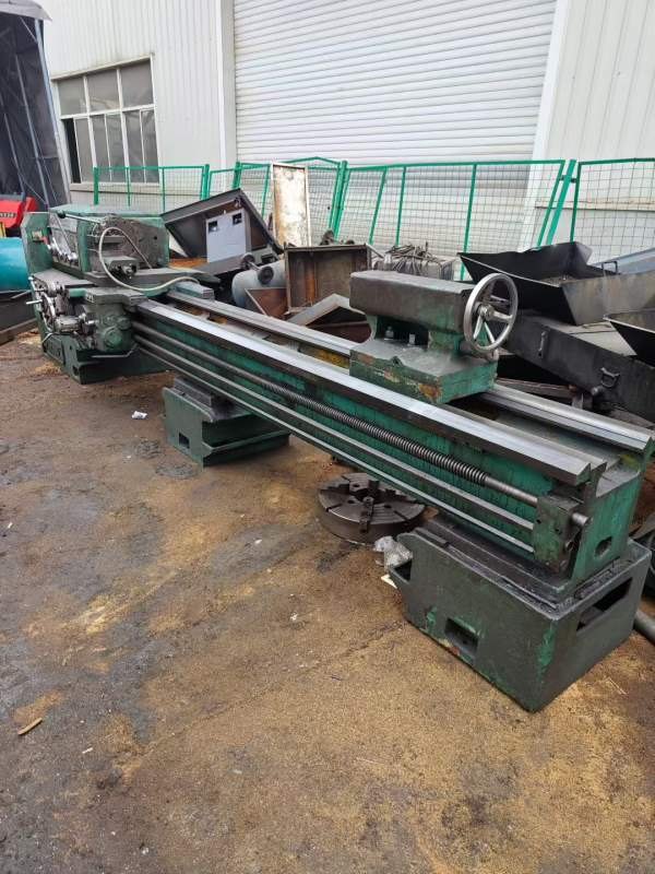 低价处理镇江齐航61633米车床，带500四爪卡盘，中心架.