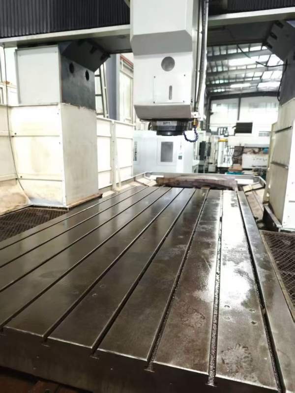 刚刚到货名铁MT-4025加高加重款数控龙门铣一台，两线.