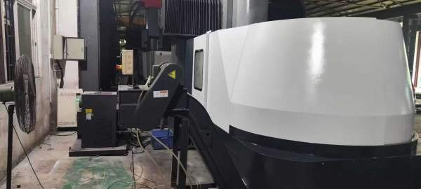 台湾高明龙门铣床，2015龙门加工中心机型：KCM-2000SV.