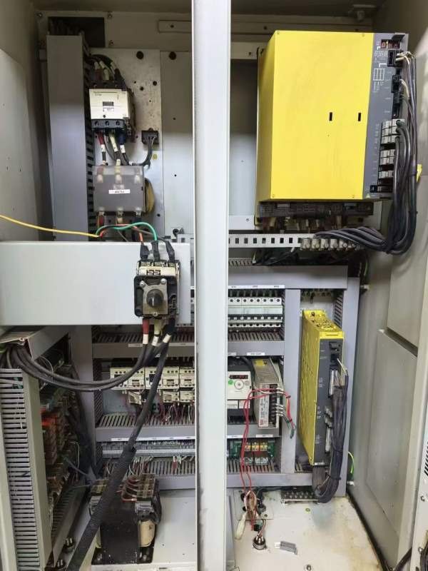 新到2台17年美国哈挺710加工中心三轴线轨BT40主轴直连.