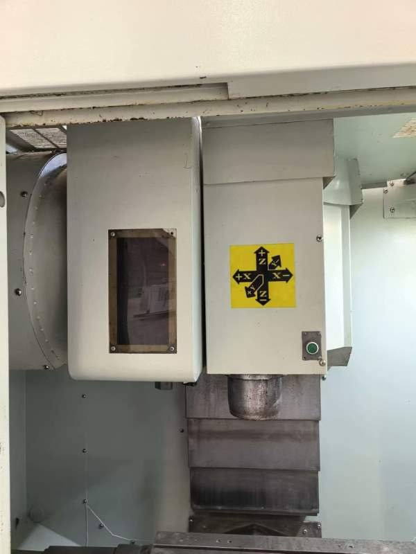 新到2台17年美国哈挺710加工中心三轴线轨BT40主轴直连.