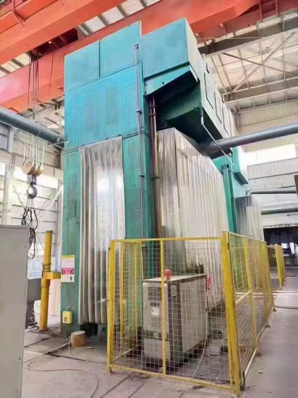 无锡2000吨液压机，台面2.4米3.8米，开口2.5米，油缸.