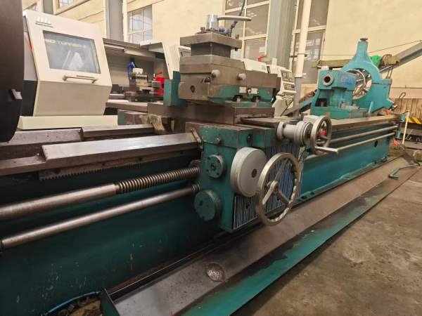 出售星火2010年产CWA6185X4000普车，导轨宽600，卡盘.