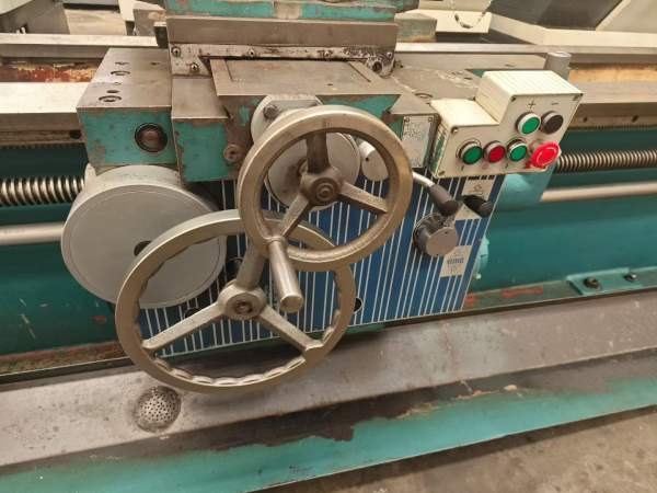 出售星火2010年产CWA6185X4000普车，导轨宽600，卡盘.