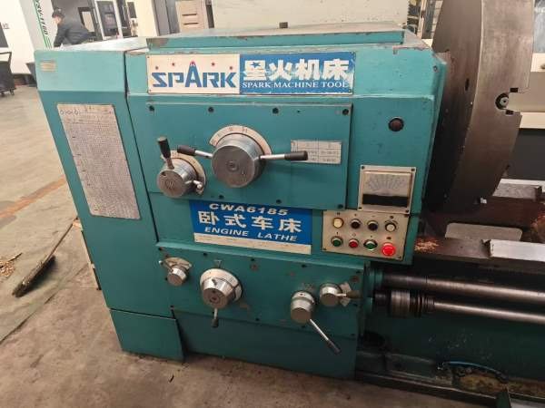 出售星火2010年产CWA6185X4000普车，导轨宽600，卡盘.